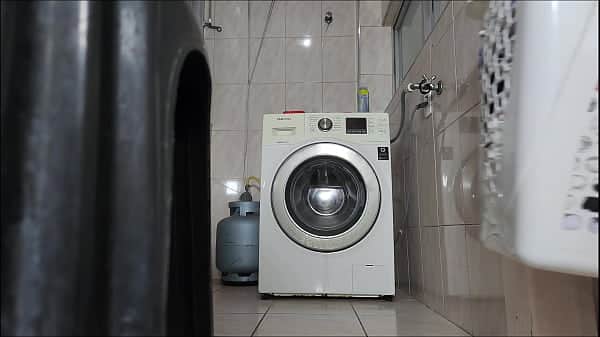Showing the right way to wash dirty clothes, let’s doing laundry whith me
