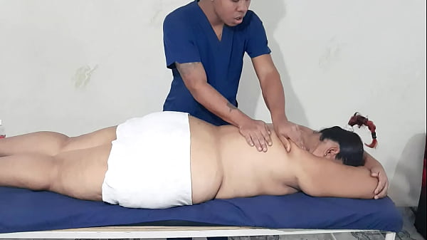 Tits and pussy massage for a hot mature woman
