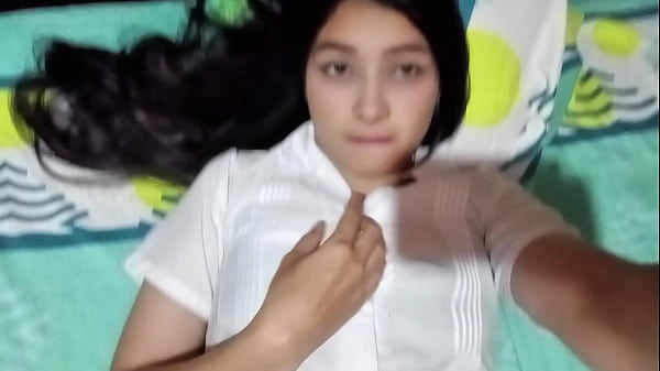 Chica universitaria caliente masturbándose después de clase ( CASERO REAL)