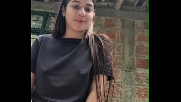 Vecina latina caliente con cuerpo curvilíneo me invitó a venir a follarla en su habitación otra vez ( CAPiTULO 1)