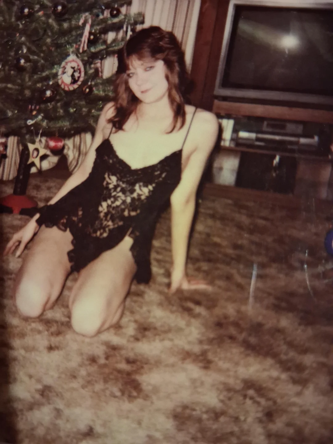 Found moms lingerie pics.